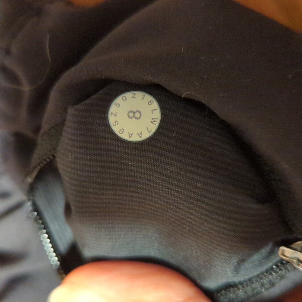 Lululemon Tracker V Short 4 In Size 8 - Picture 2 of 5